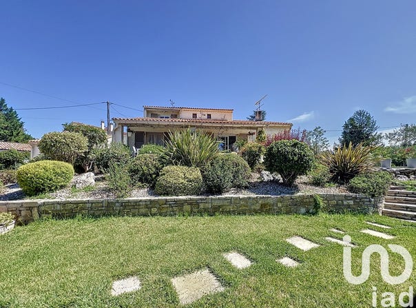 Pierrevert, Provence-Alpes-Côte d'Azur 04860