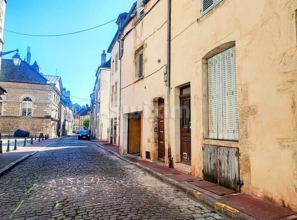Beaune, Burgundy 21200