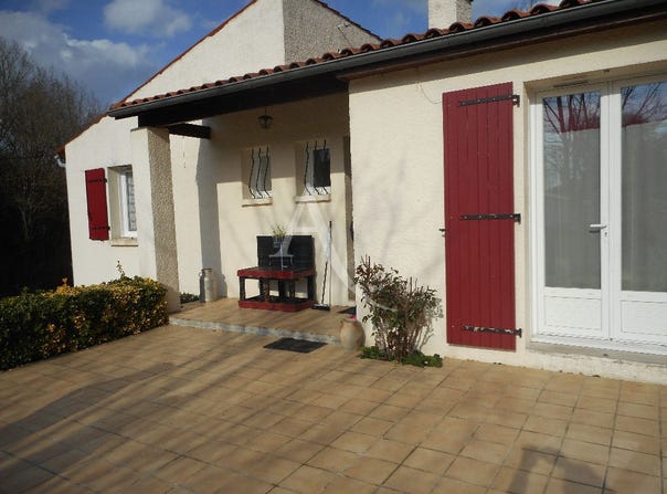 BUSSAC SUR CHARENTE, Nouvelle-Aquitaine 17100