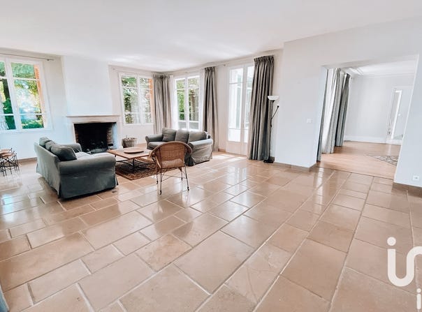 Mandres-les-Roses, Île-de-France 94520