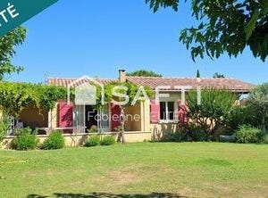 Pernes-Les-Fontaines, Provence-Alpes-Côte d'Azur 84210