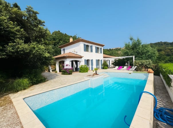 Roquebrune-sur-Argens, Provence-Alpes-Côte d'Azur 83380