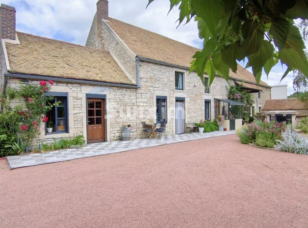 Beaune, Burgundy 21200