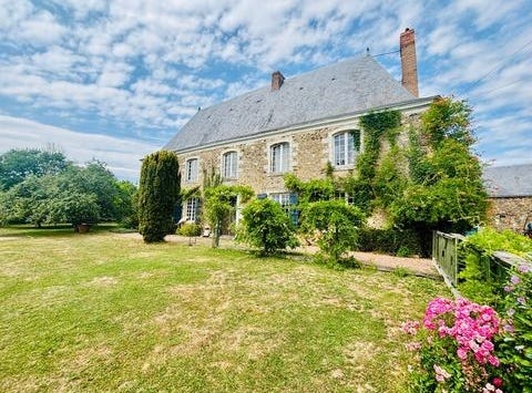 CHATEAU GONTIER, Pays de la Loire 53200