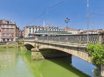 BAYONNE, Aquitaine 64100