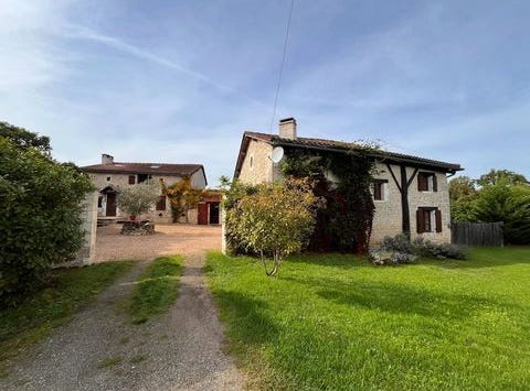 Champagne-Et-Fontaine, Dordogne