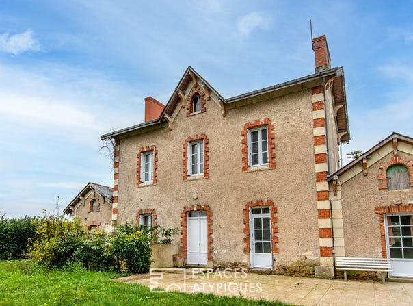 NEUILLE, Pays de la Loire 49680