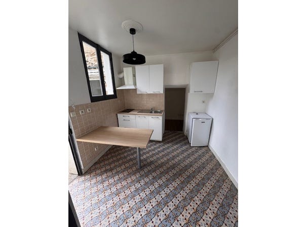 Laval, Pays de la Loire 53000