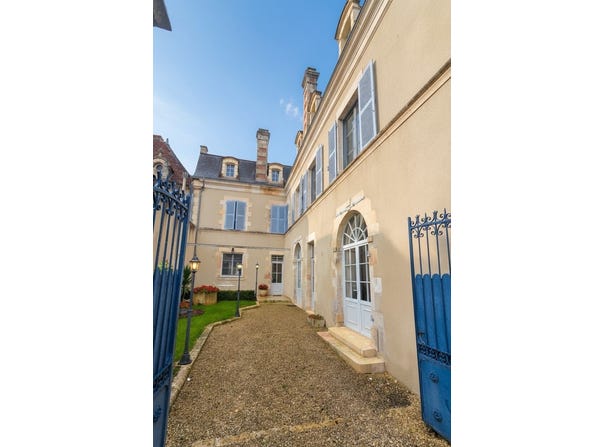 Saint-Savin, Poitou-Charentes 86310