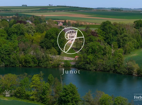 Sens, Burgundy 89100