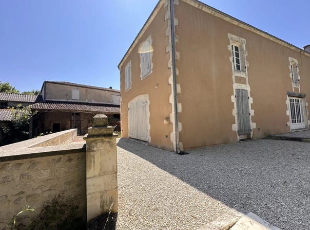 Saint-Jean-d'Angély, Charente-Maritime 17400
