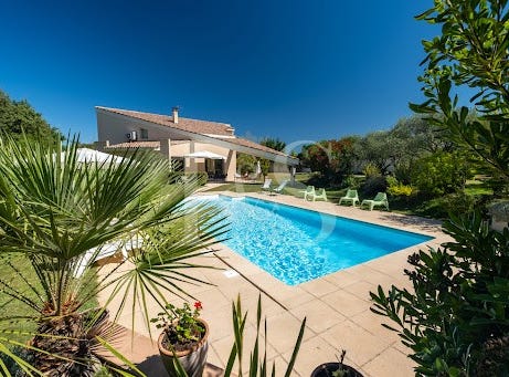 La Roque-sur-Pernes, Provence-Alpes-Côte d'Azur 84210