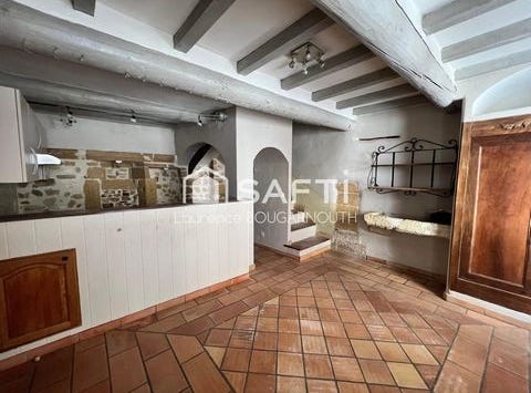 Roquemaure, Languedoc-Roussillon 30150