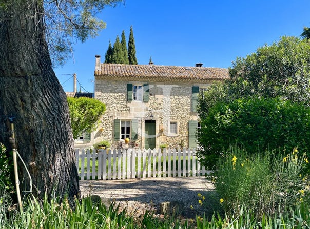 Saint-Etienne-du-Grès, Provence-Alpes-Côte-d'Azur 13103