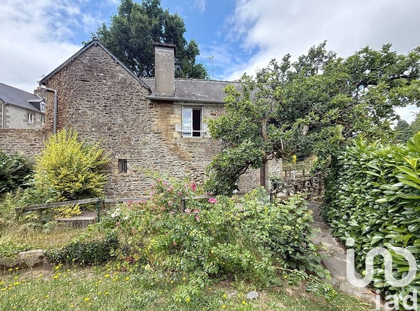 Maen Roch, Brittany 35460