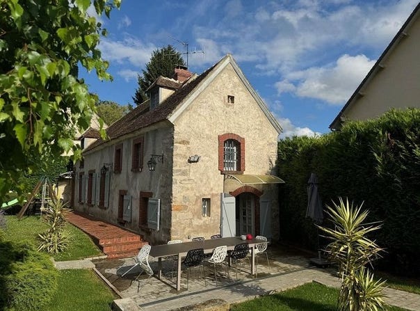 Sens, Burgundy 89100