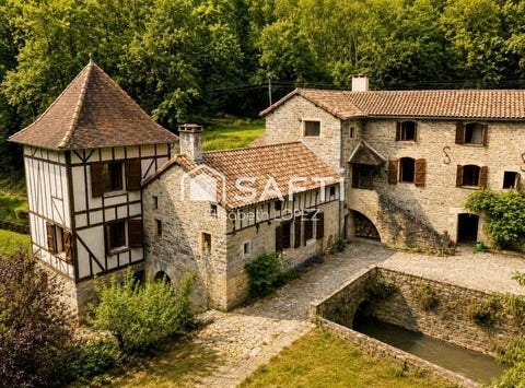 Caylus, Midi-Pyrénées 82160
