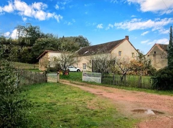 Semur-en-Brionnais, Burgundy 71110