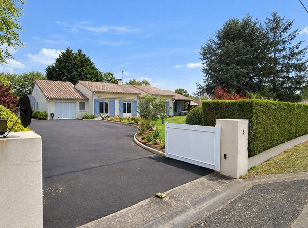 Civray, Nouvelle-Aquitaine 86400