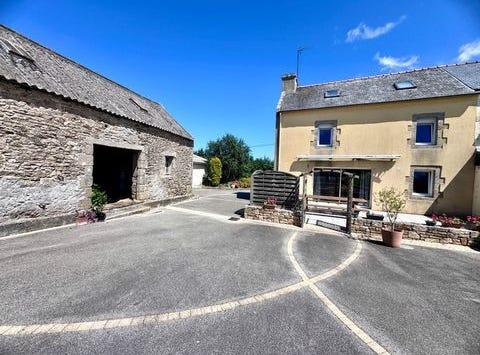 PLOUGUIN, Bretagne 29830