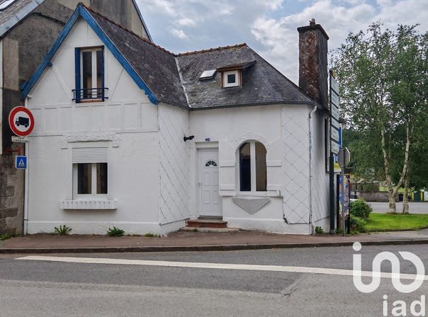 Rostrenen, Brittany 22110