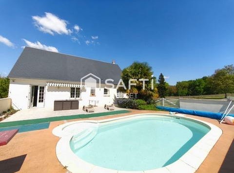 Candes-Saint-Martin, Centre 37500