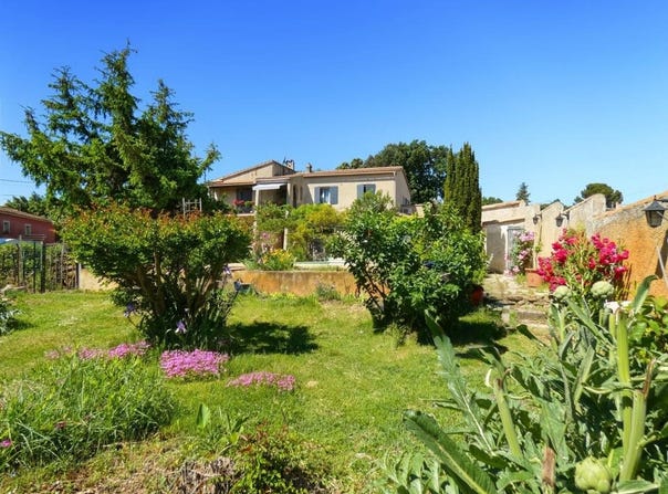 Roquemaure, Languedoc-Roussillon 30150