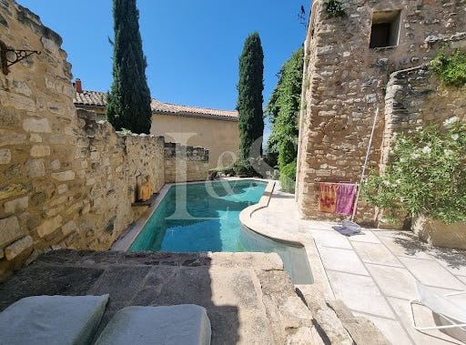 Le Barroux, Provence-Alpes-Côte d'Azur 84330