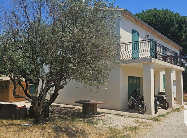 Saint-Saturnin-lès-Avignon, Provence-Alpes-Côte d'Azur 84450