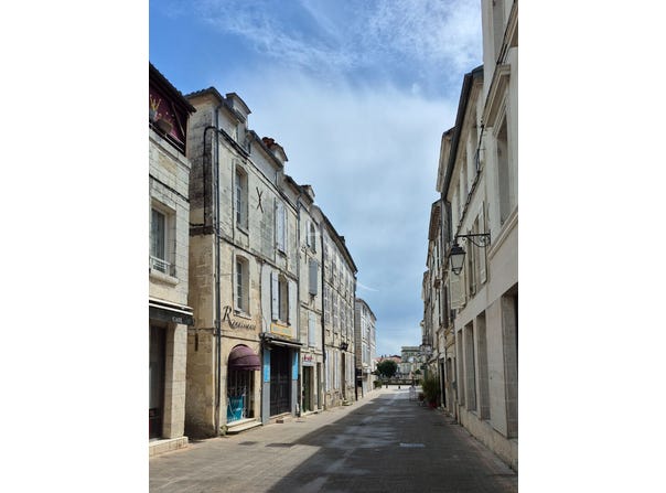 SAINTES, Nouvelle-Aquitaine 17100