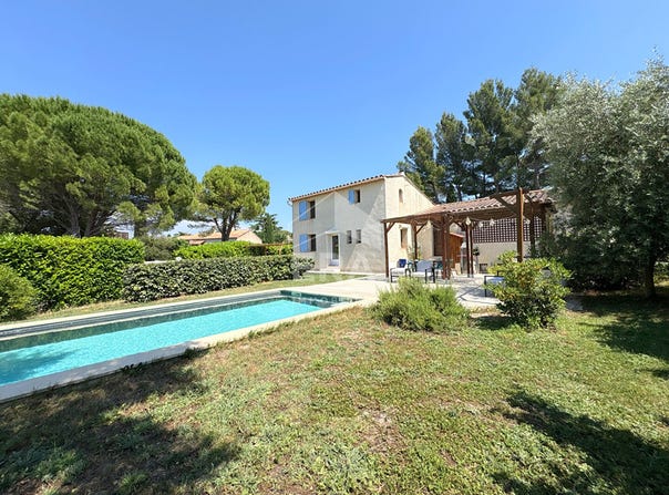 pertuis, Provence-Alpes-Côte d'Azur 84120