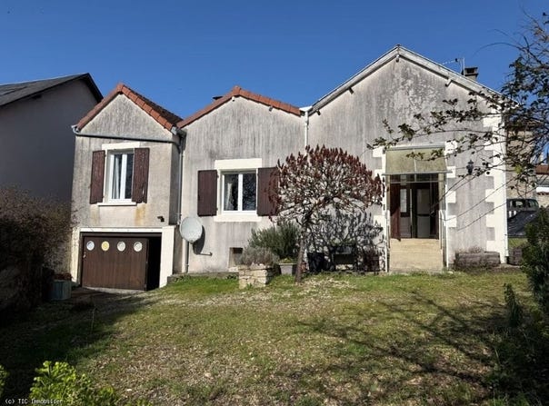 Civray, Poitou-Charentes 86400