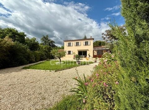 LOURMARIN, Provence-Alpes-Côte d'Azur 84160