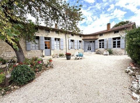SALLES DE VILLEFAGNAN, Poitou-Charentes 16700