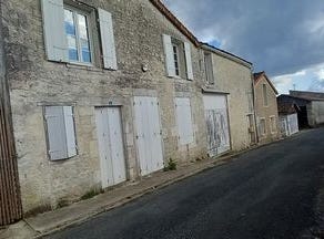 Neuvicq-Le-Chateau, Poitou-Charentes 17490