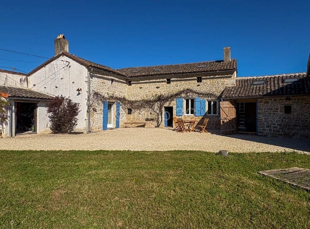 Lezay, Poitou-Charentes 79120