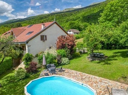 ECHENEVEX, Rhône-Alpes 01170