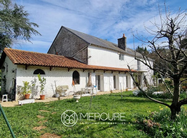Civray, Poitou-Charentes 86400