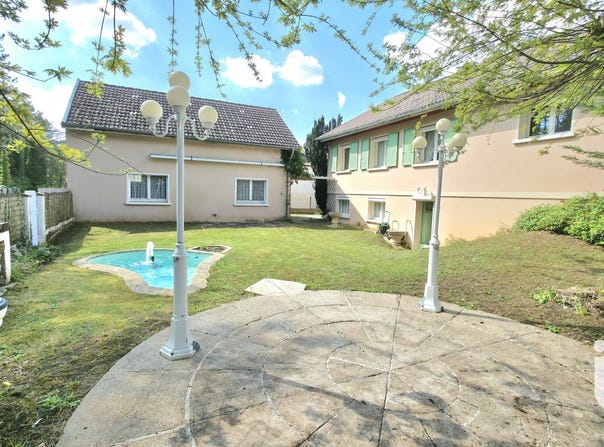 Chaumont, Grand Est 52000