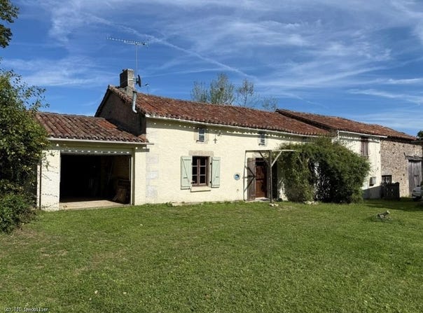 Champagne-Mouton, Poitou-Charentes 16350