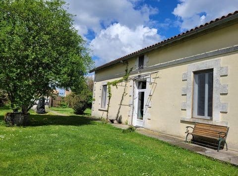 Saint-Aigulin, Poitou-Charentes 17360