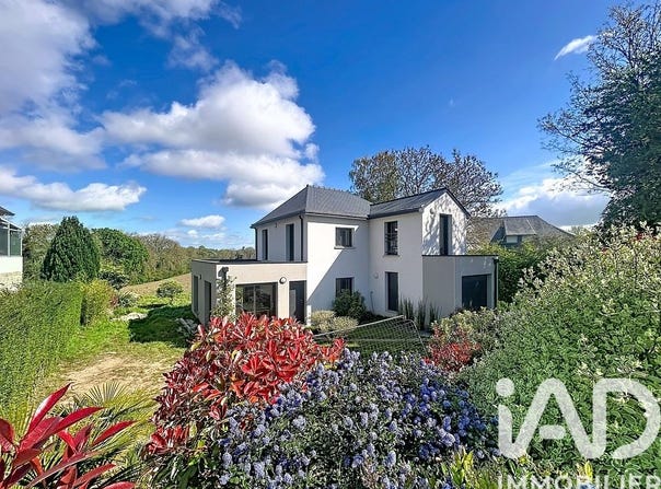 Lanvallay, Brittany 22100