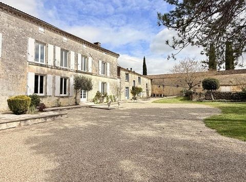 CHATEAUNEUF SUR CHARENTE, Poitou-Charentes 16120