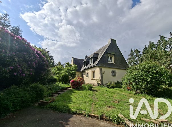 Questembert, Brittany 56230