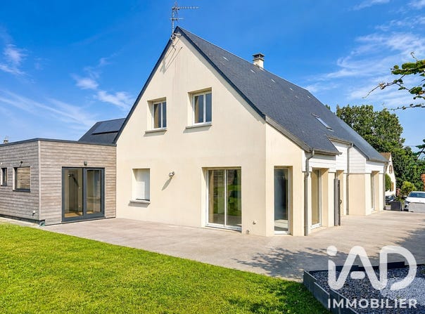 Jullouville, Normandy 50610