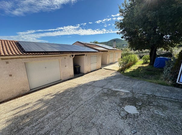Rocbaron, Provence-Alpes-Côte d'Azur 83136