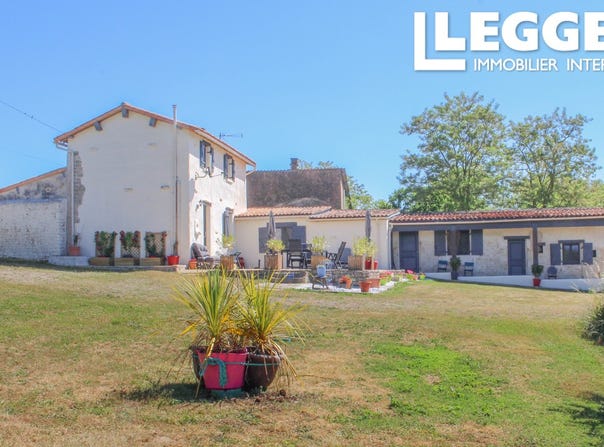 Salles, Nouvelle-Aquitaine 79800