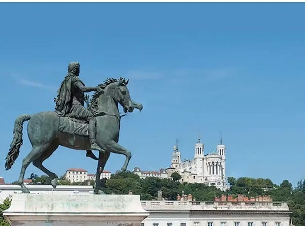 Place Bellecour, Lyon, Auvergne-Rhône-Alpes 69002
