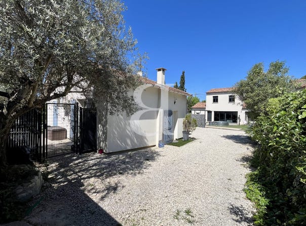Saint-Etienne-du-Grès, Provence-Alpes-Côte-d'Azur 13103