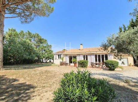 Saint-Étienne-du-Grès, Provence-Alpes-Côte d'Azur 13103